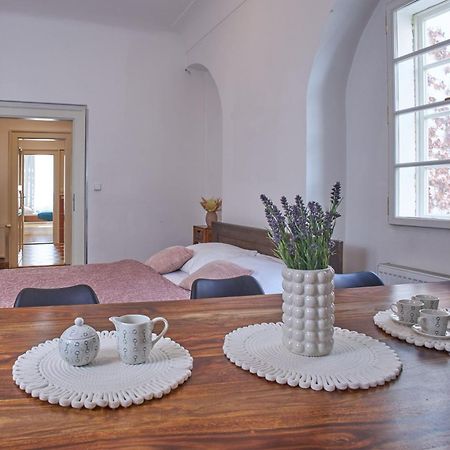 Charles Bridge Suites Прага Екстериор снимка