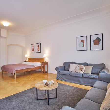 Charles Bridge Suites Прага Екстериор снимка