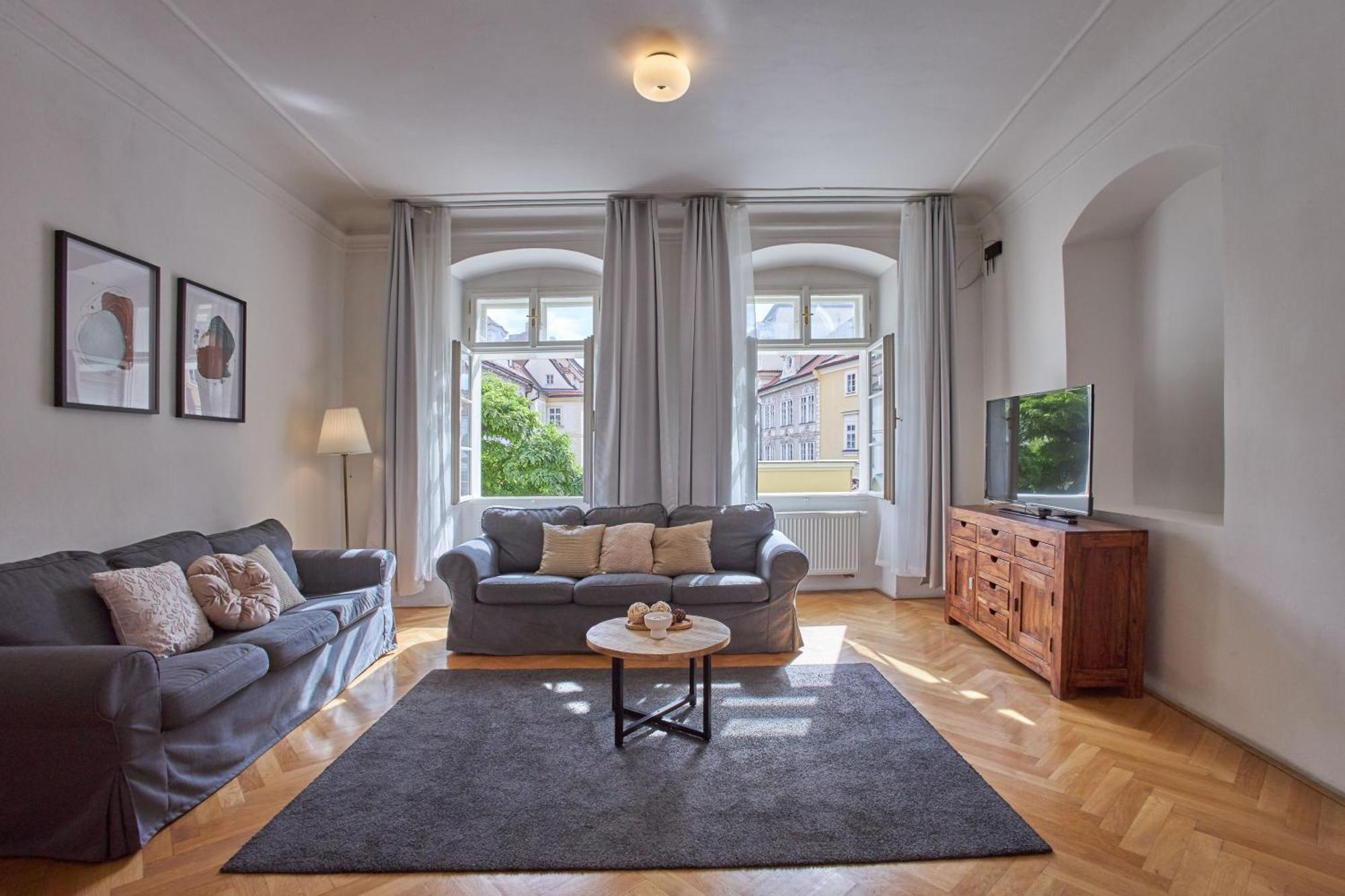 Charles Bridge Suites Прага Екстериор снимка