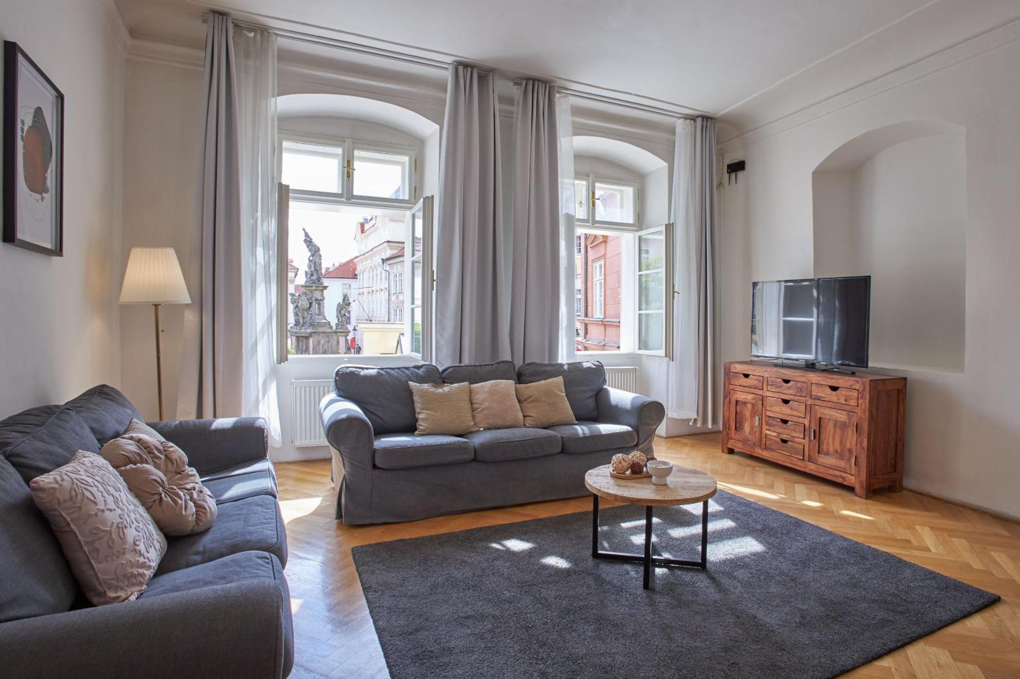 Charles Bridge Suites Прага Екстериор снимка