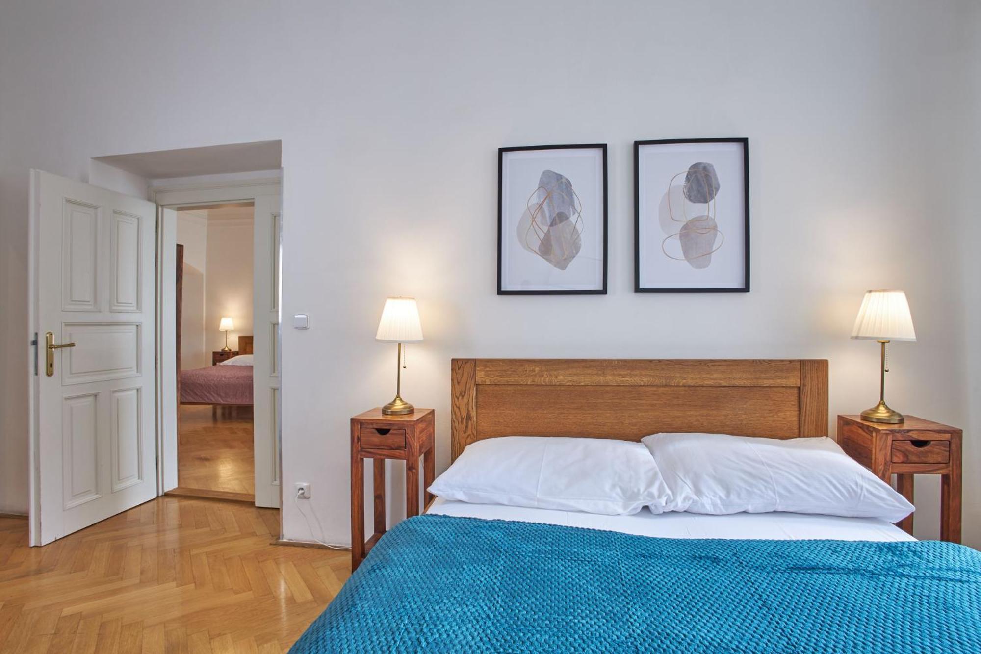 Charles Bridge Suites Прага Екстериор снимка