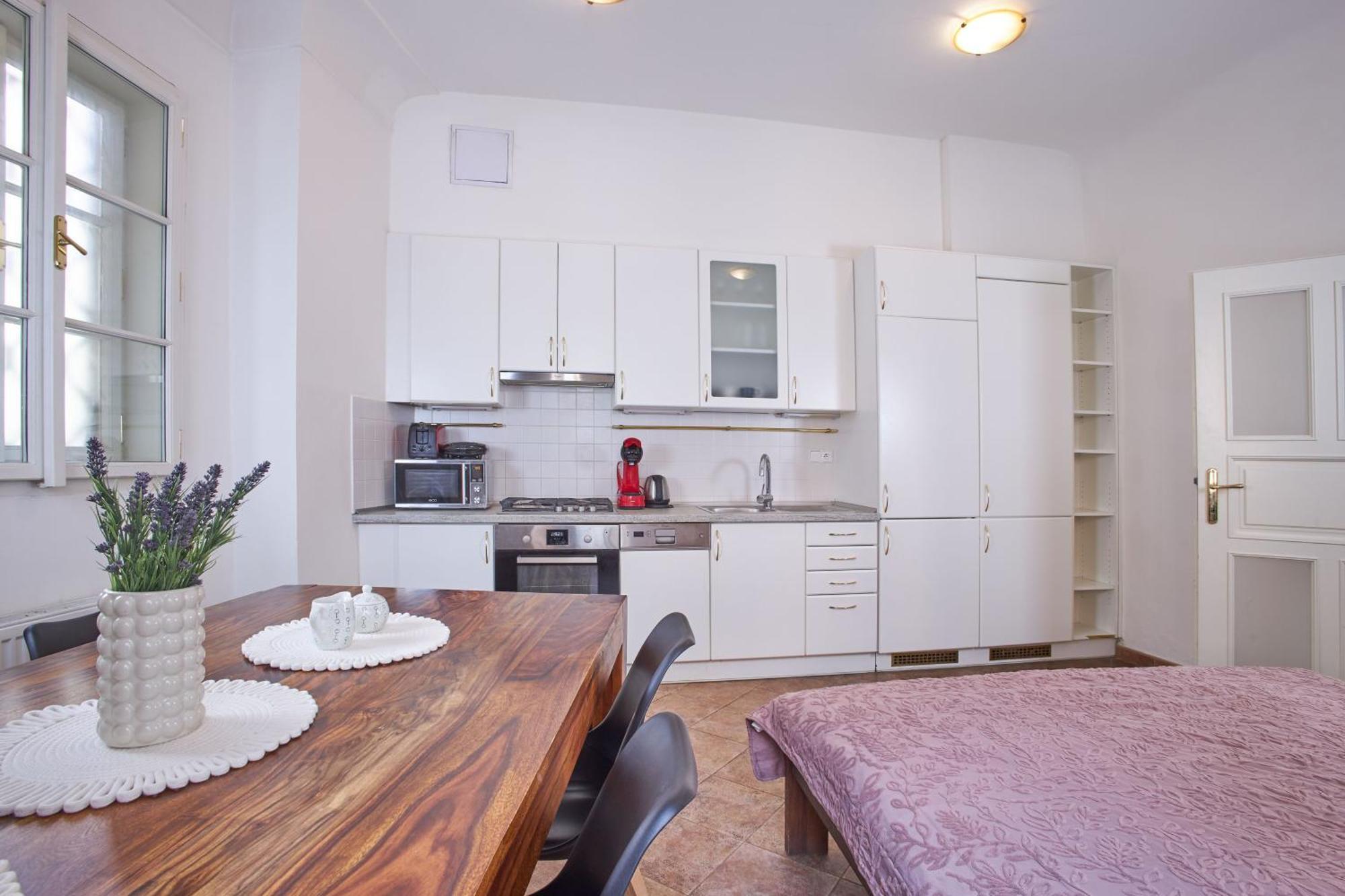Charles Bridge Suites Прага Екстериор снимка