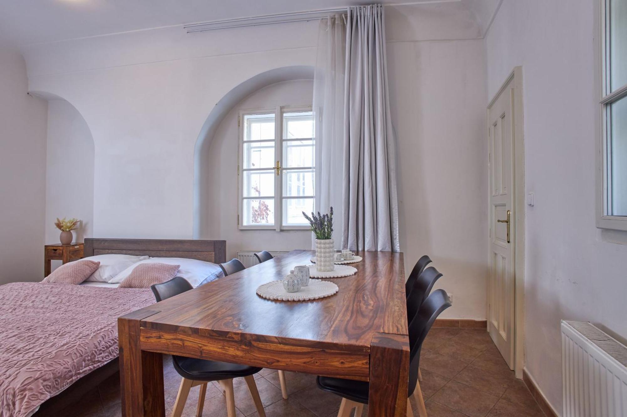Charles Bridge Suites Прага Екстериор снимка