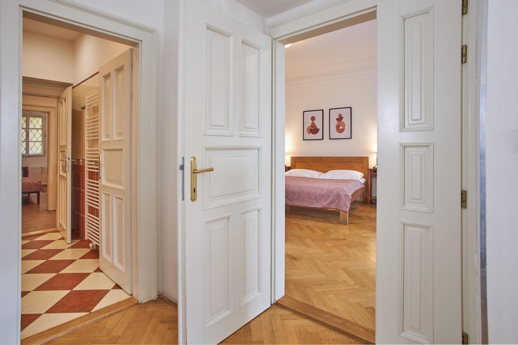 Charles Bridge Suites Прага Екстериор снимка