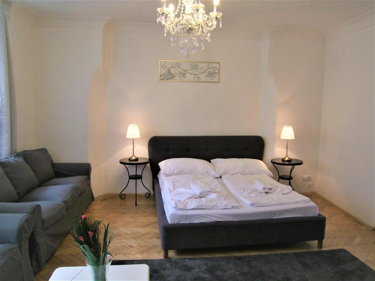 Charles Bridge Suites Прага Екстериор снимка