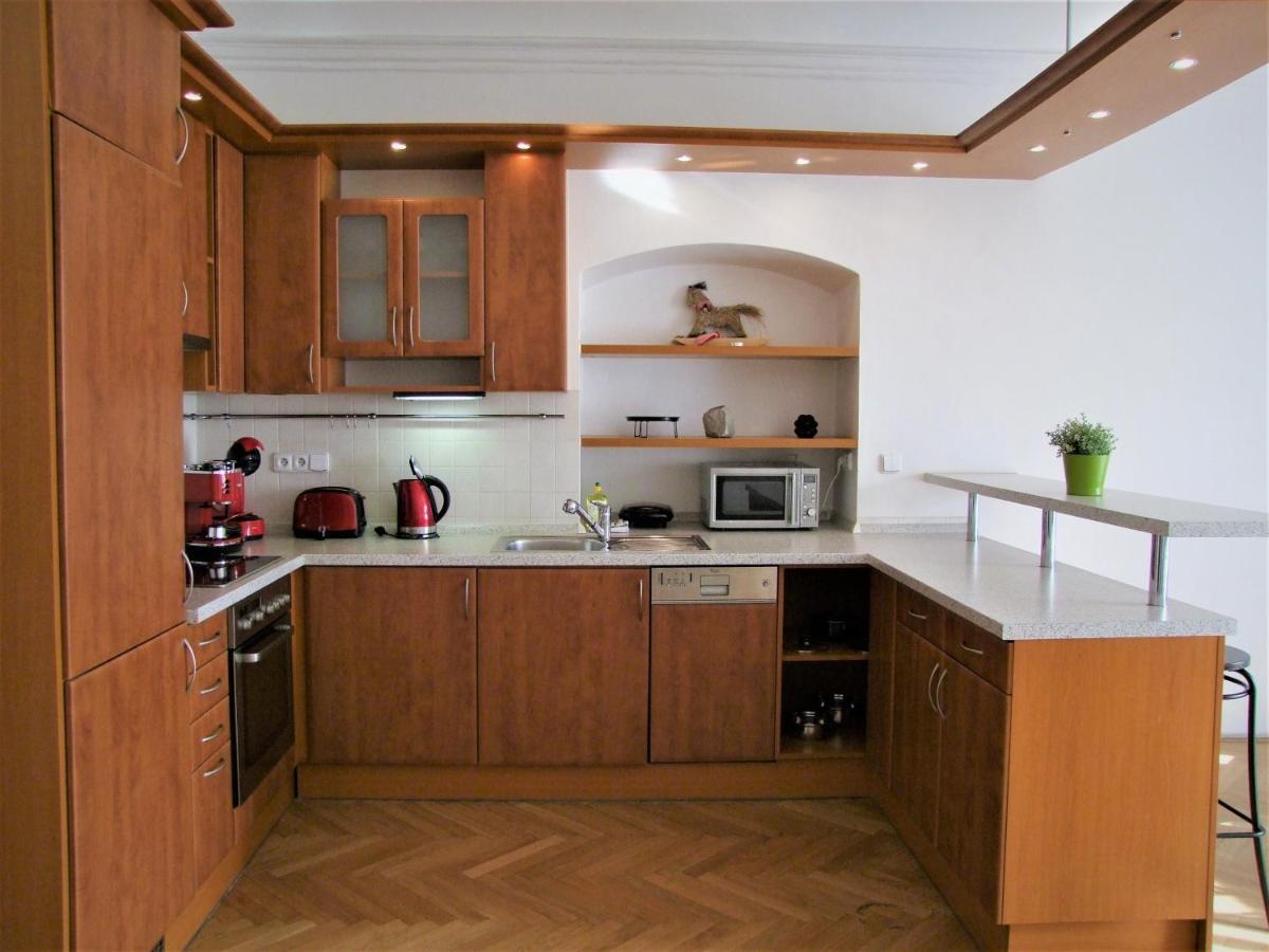 Charles Bridge Suites Прага Екстериор снимка