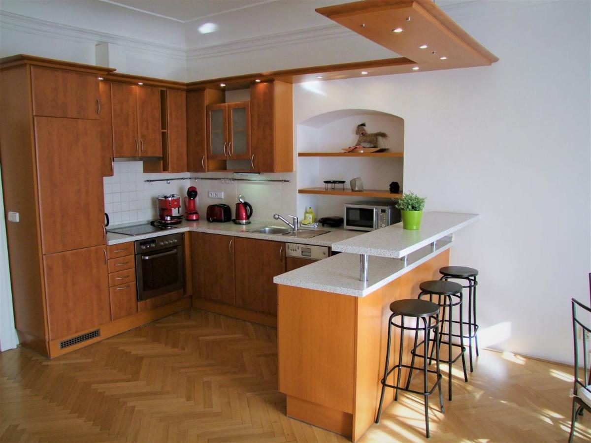 Charles Bridge Suites Прага Екстериор снимка