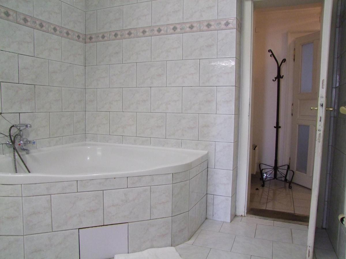 Charles Bridge Suites Прага Екстериор снимка